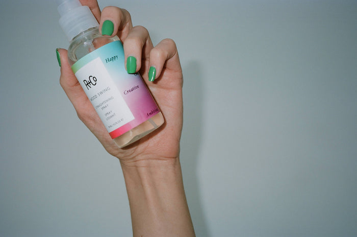 MOOD SWING Straightening Spray 450°F Protection