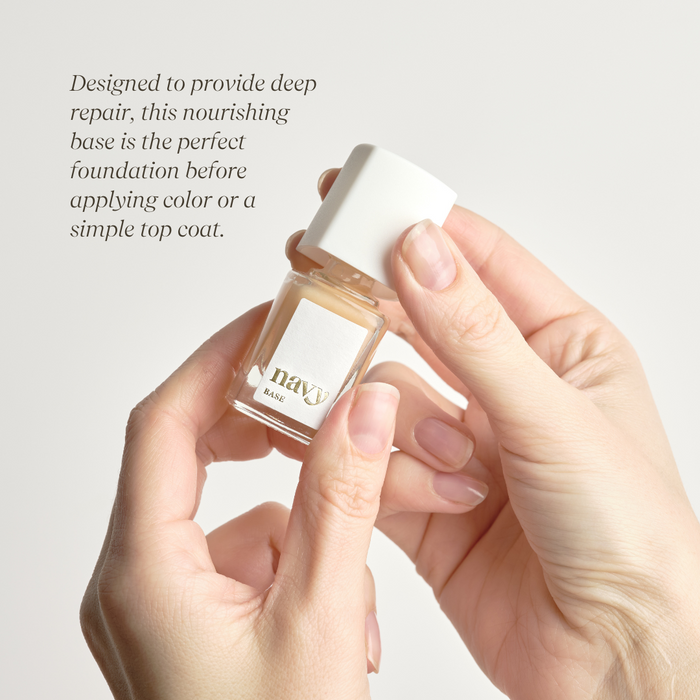 Base nail treatment. Formulated with Biotin and Vitamin B. Nourished and repairs.