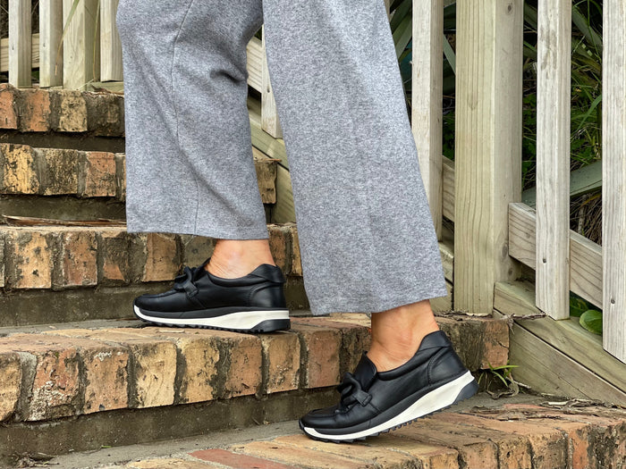Wallabee style European sneakers in quality black leather. Women's shoes made in Spain.