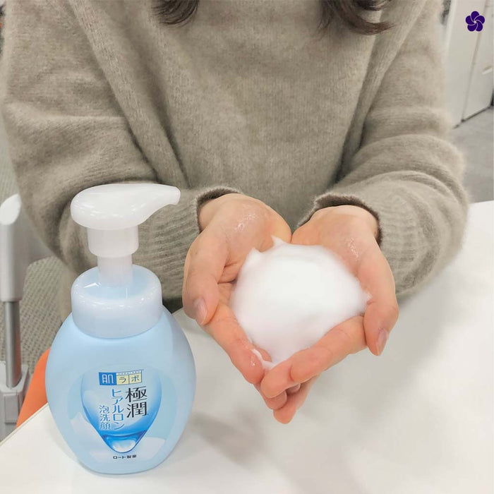 Hada Labo Gokujyun Foam Face Wash Texture. Japanese facial wash. Murasaki Cosmetics online Japanese skincare shop in Europe