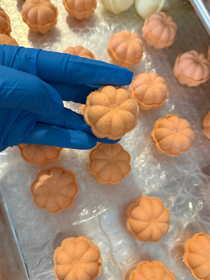SEASONAL: Holiday Bath Bomb - Pumpkin Fall Leaves Gingerbread - Eye Halloween