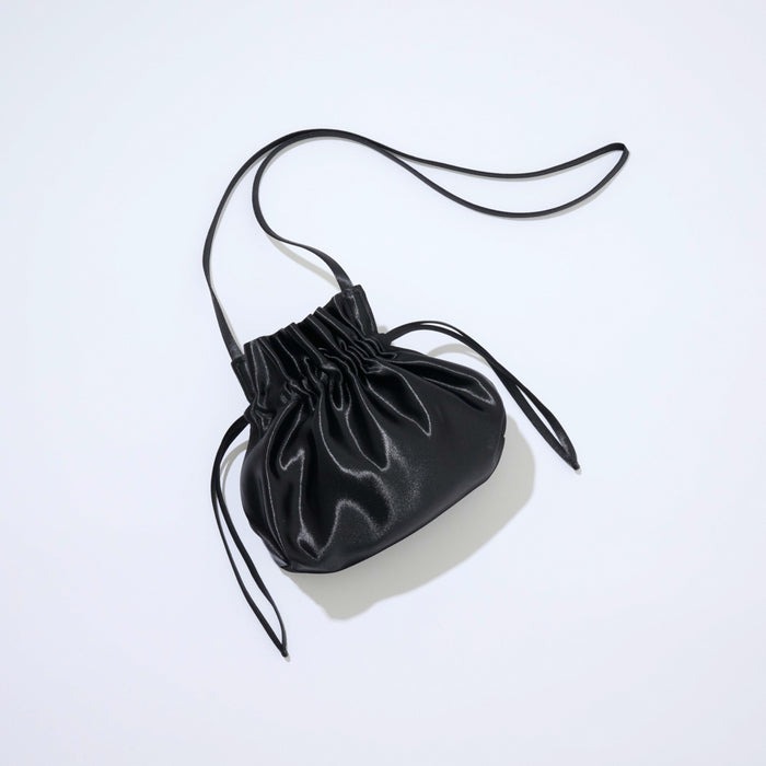 Mate-Mono, a Japanese brand known for its beautifully crafted, eco-friendly products, blending traditional techniques with contemporary design to create sustainable and functional accessories for everyday use.