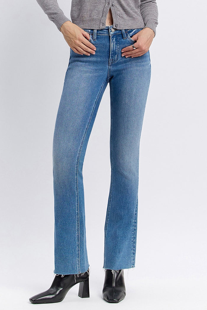 Light blue bootcut jeans with raw frayed hem, five-pocket styling