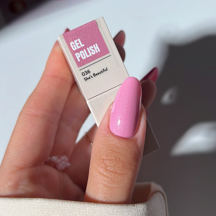 Very You Lakier Hybrydowy She’s Beautiful 036 | Pudrowy Róż z Drobinką | 10ml | HEMA Free